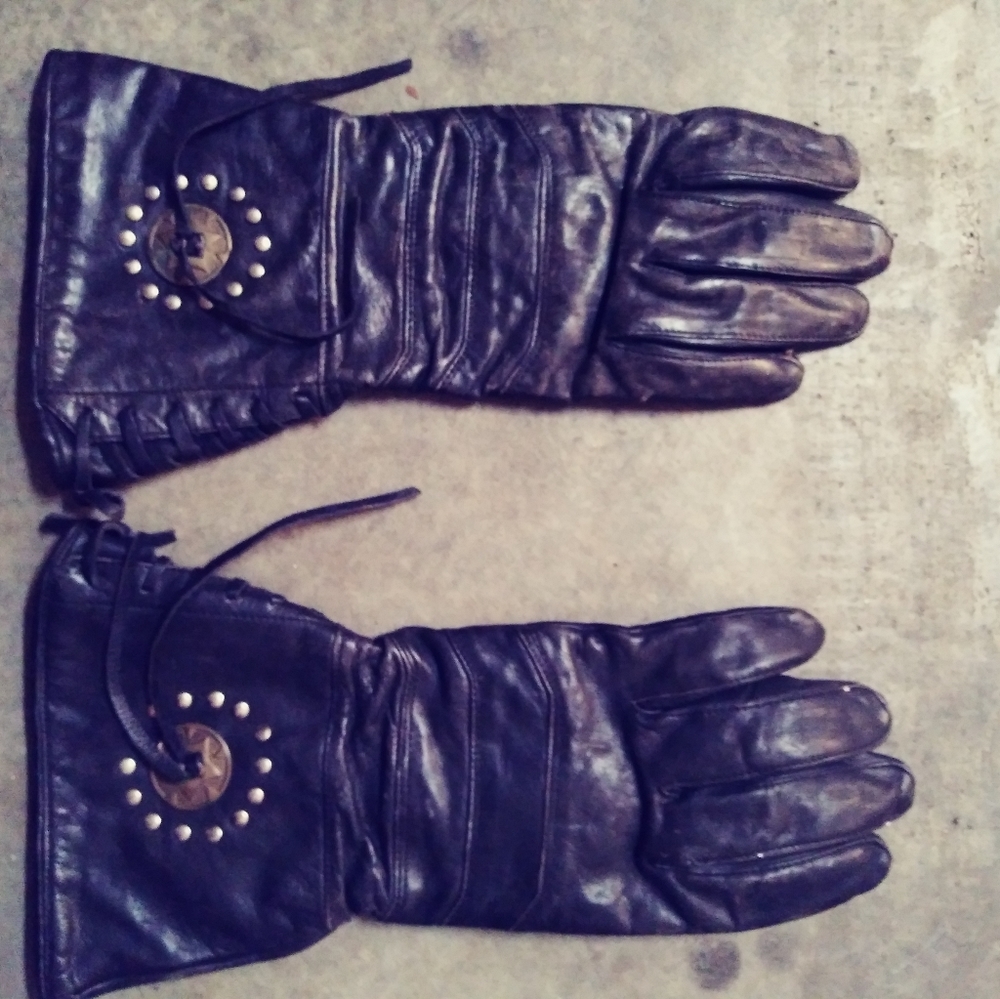 Leather gloves